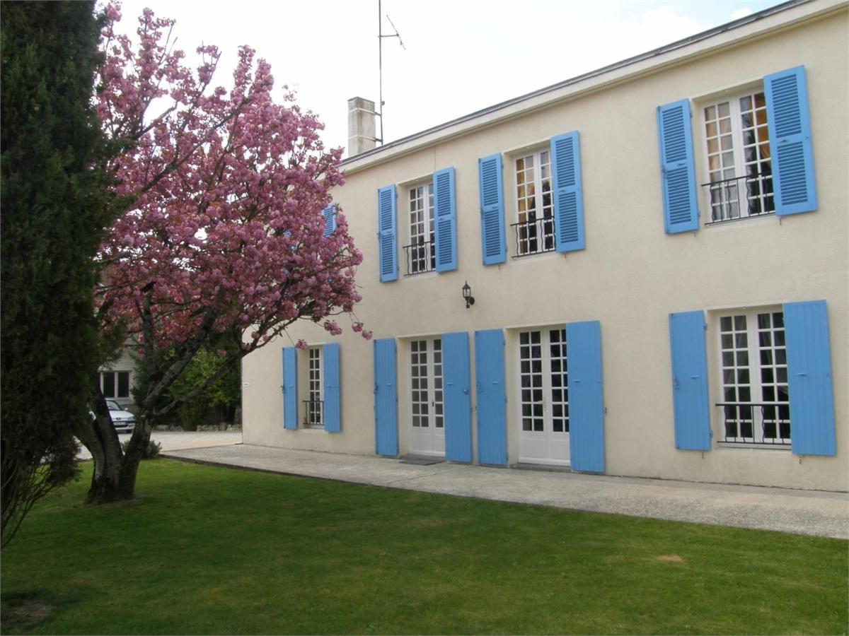 Le Logis Des Oiseaux Hotel Surgeres Exterior photo